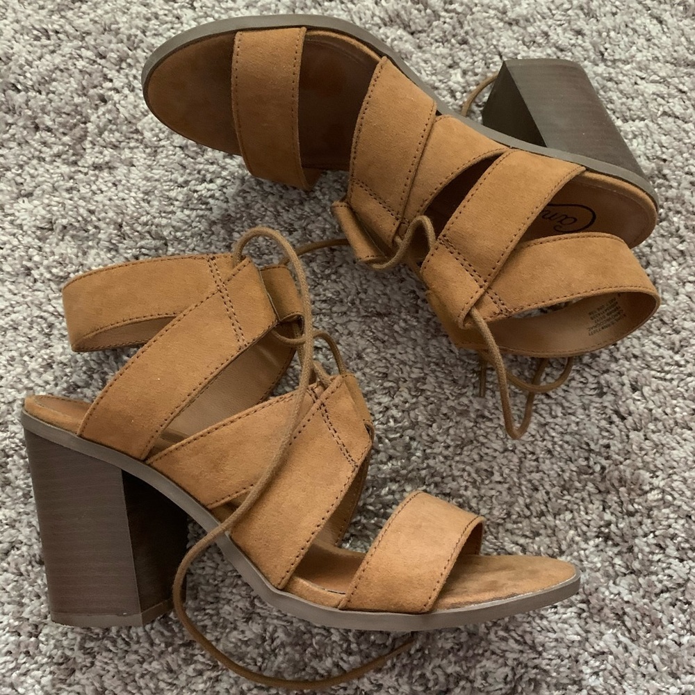 Heels - Picture 2 of 3
